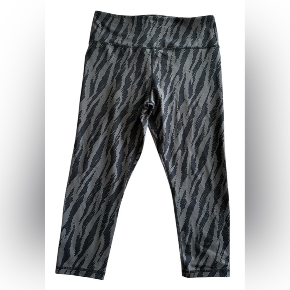 ZYIA Light n Tight Hi Rise Capri Crop Leggings Grey Black Zebra Print Size 12